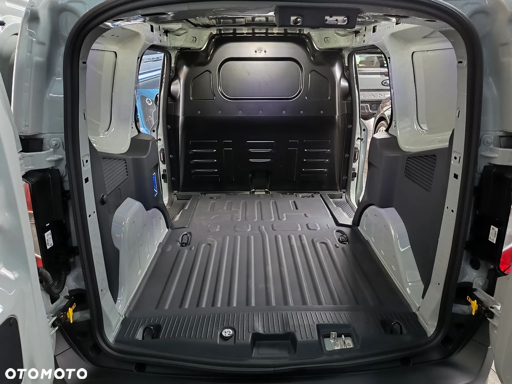 Ford Transit Courier - 10