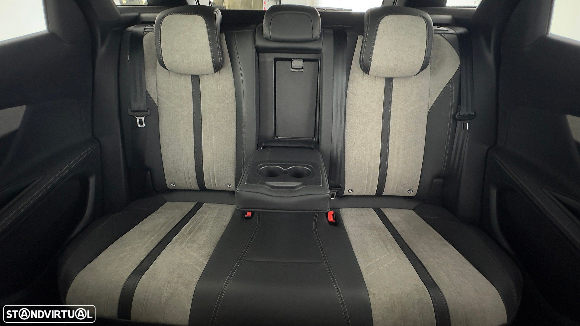 Peugeot 3008 1.6 Hybrid GT Pack e-EAT8 - 50