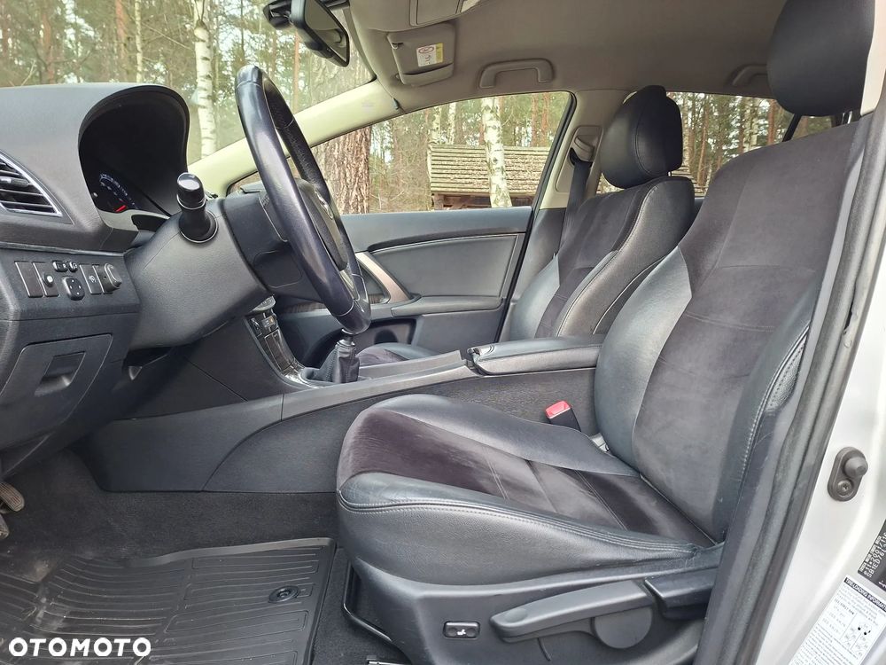 Toyota Avensis 2.0 D-4D Sol - 28