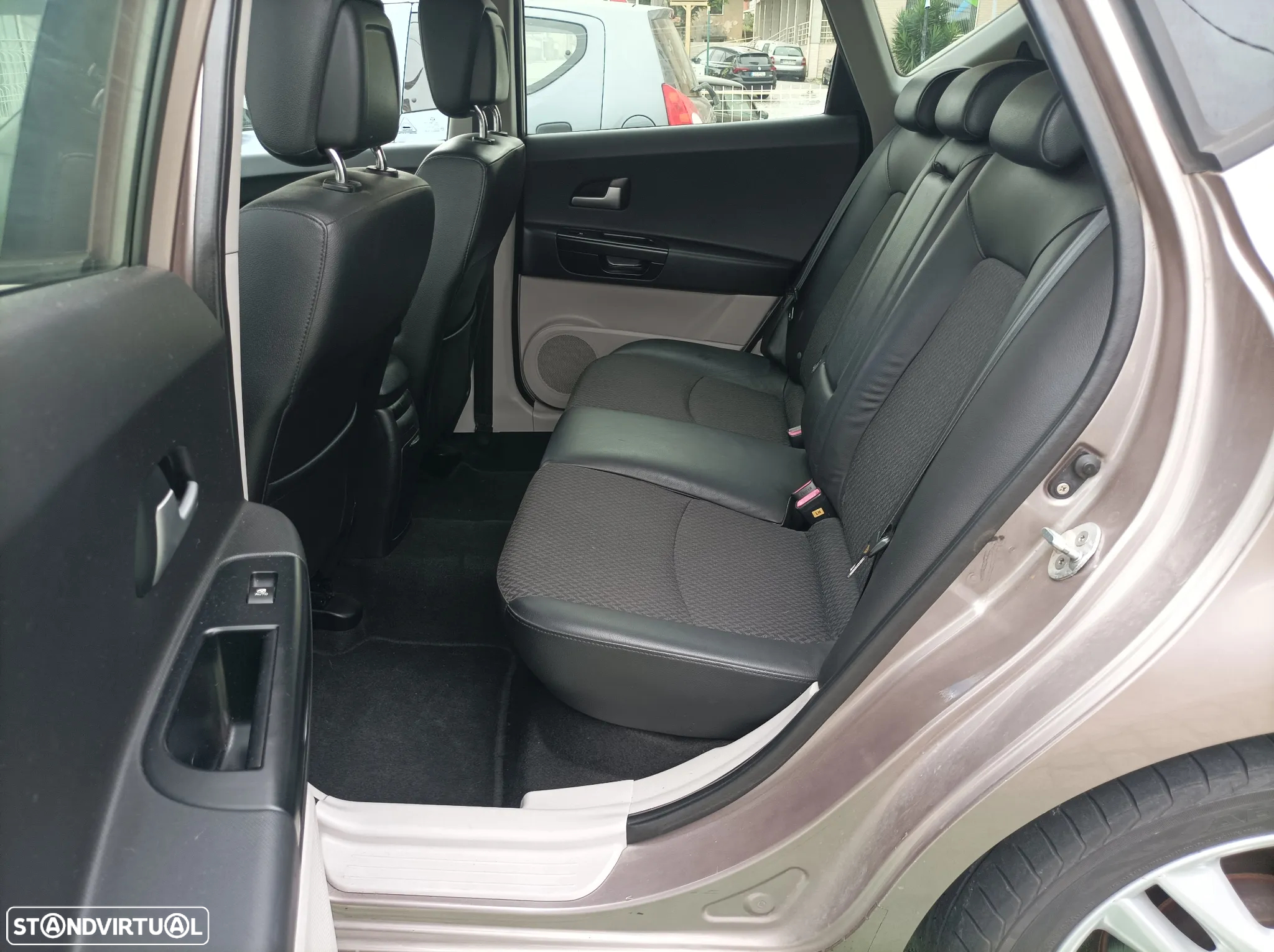 Kia Ceed SW 1.6 CRDi LX - 24