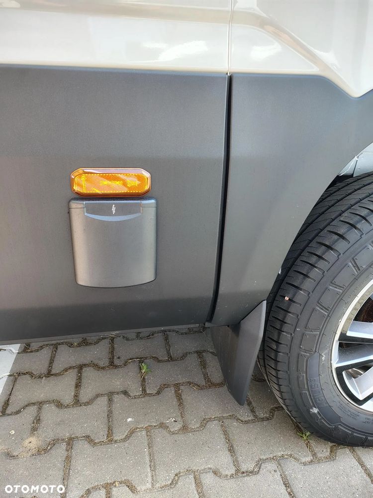 Iveco Daily 35S18HV chłodnia do -18 stopni! + łóżko - 30