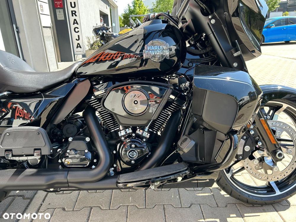 Harley-Davidson Touring Street Glide - 11