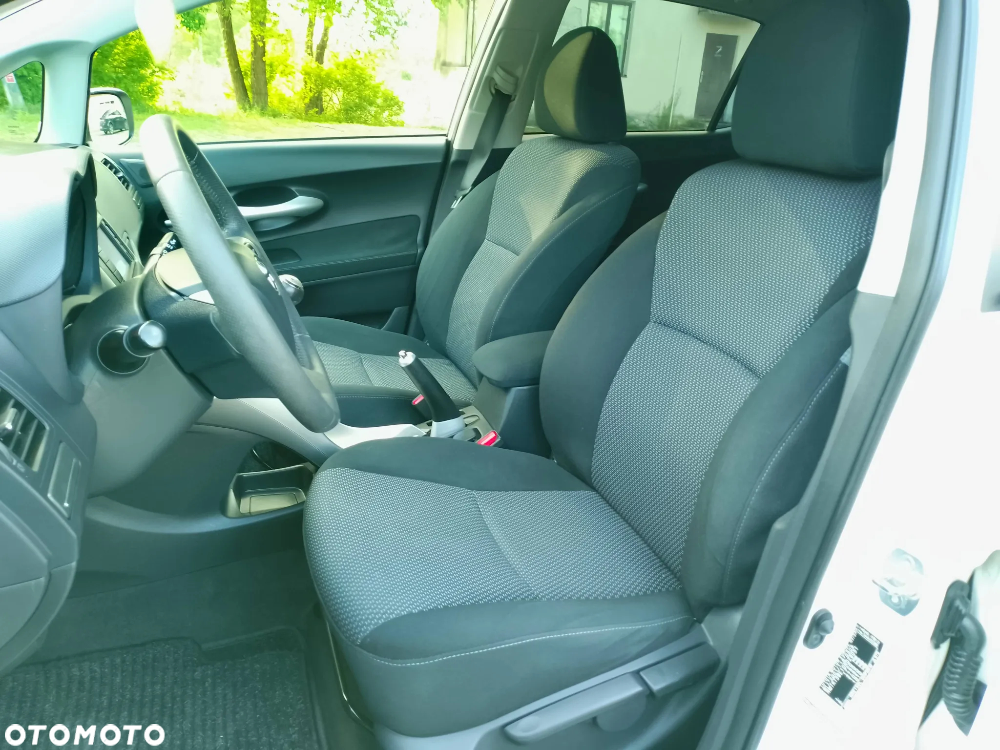 Toyota Auris 1.33 Dual-VVT-i Design Edition - 10