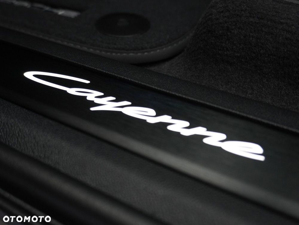 Porsche Cayenne E-Hybrid PHEV Black Edition - 24