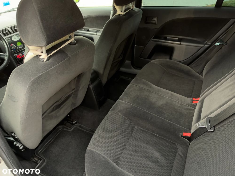 Ford Mondeo 2.0 TDDi Ghia - 28