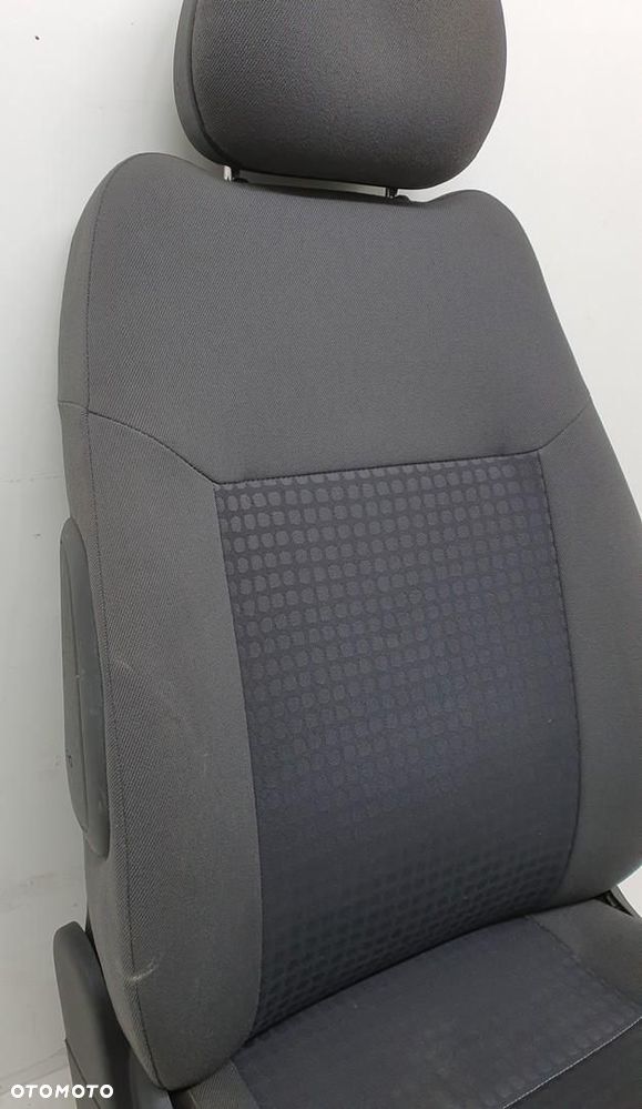 FOTEL PRAWY PRZÓD PASAŻERA OPEL CORSA C 5D LIFT EUROPA - 5