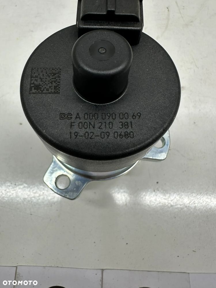 Elektrozawór pompy paliwa Mercedes Actros MP 4, A 0000900069, F00N210381 - 2