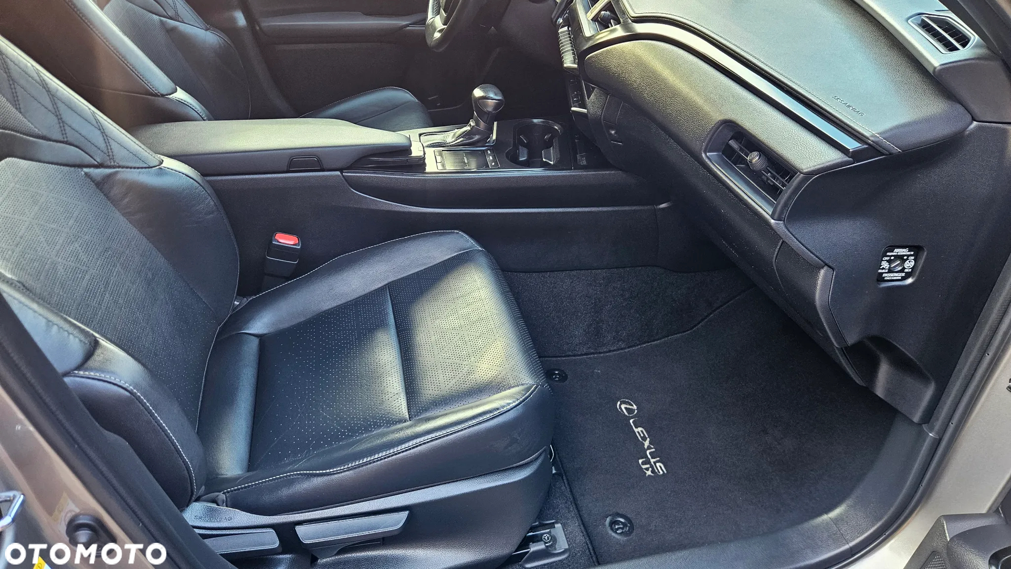 Lexus UX 250h Luxury Line - 8