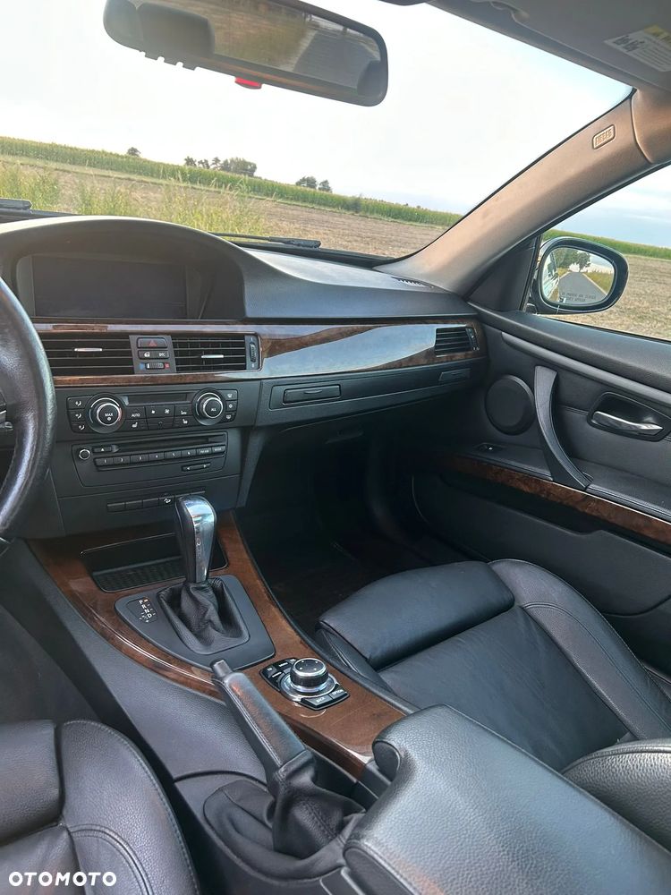 BMW Seria 3 335i xDrive Coupe - 27