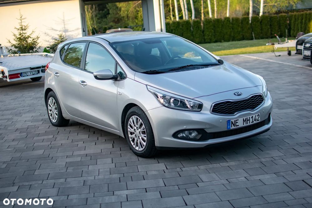 Kia Ceed - 32