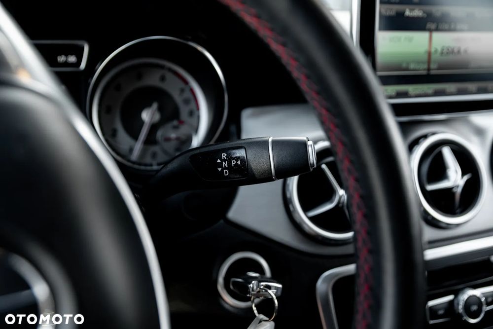 Mercedes-Benz GLA 250 4Matic 7G-DCT AMG Line - 33