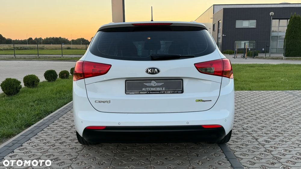 Kia Ceed - 11