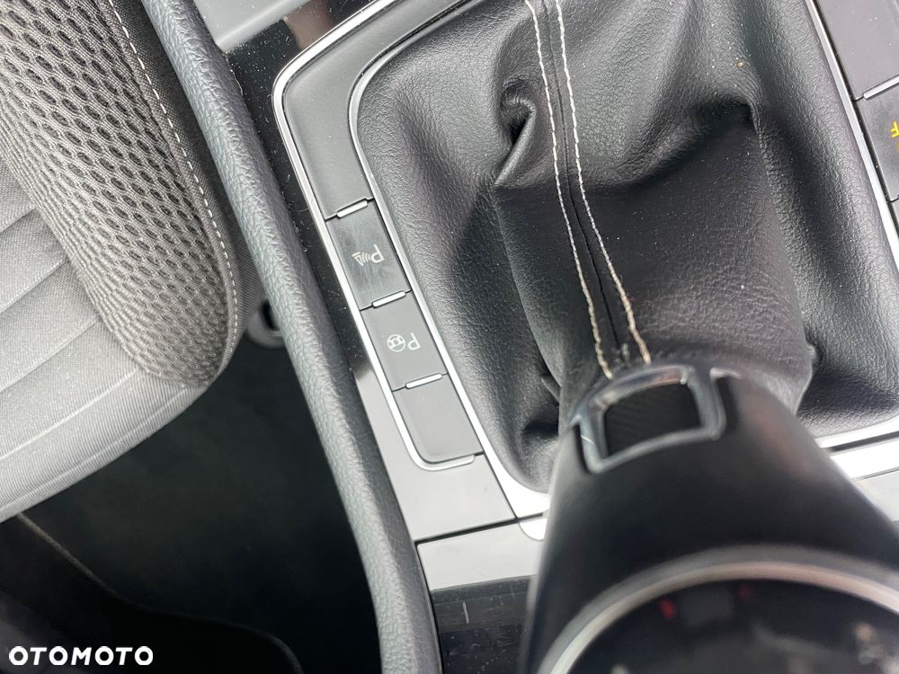 Volkswagen Golf 1.6 TDI BlueMotion Technology Cup - 26