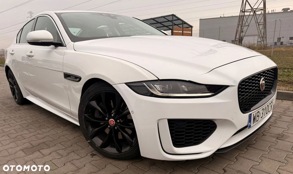 Jaguar XE 2.0 P250 R-Dynamic SE - 2