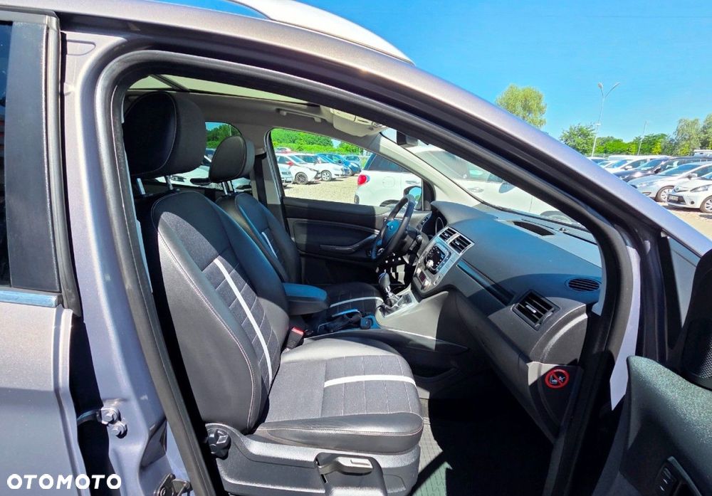 Ford Kuga - 12
