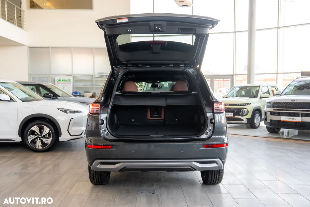 Mitsubishi Outlander 2.4 L 4X4 PHEV Instyle Ultimate - 17