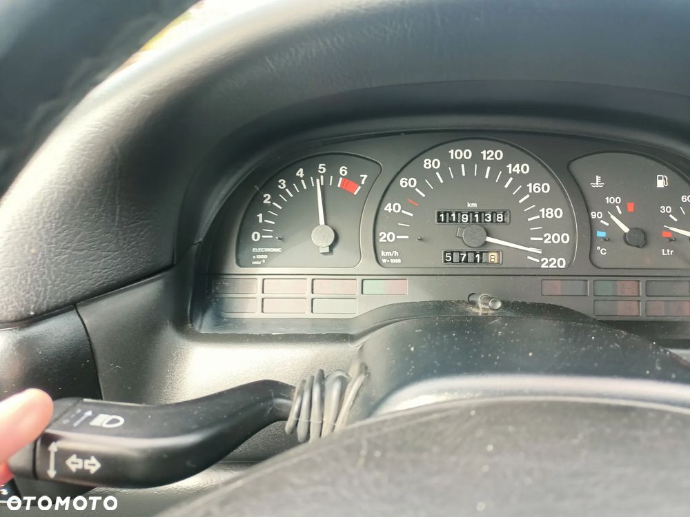 Opel Vectra 2.0 CDX - 36