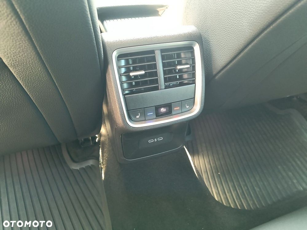 Skoda Octavia 1.5 TSI mHEV Selection DSG - 24