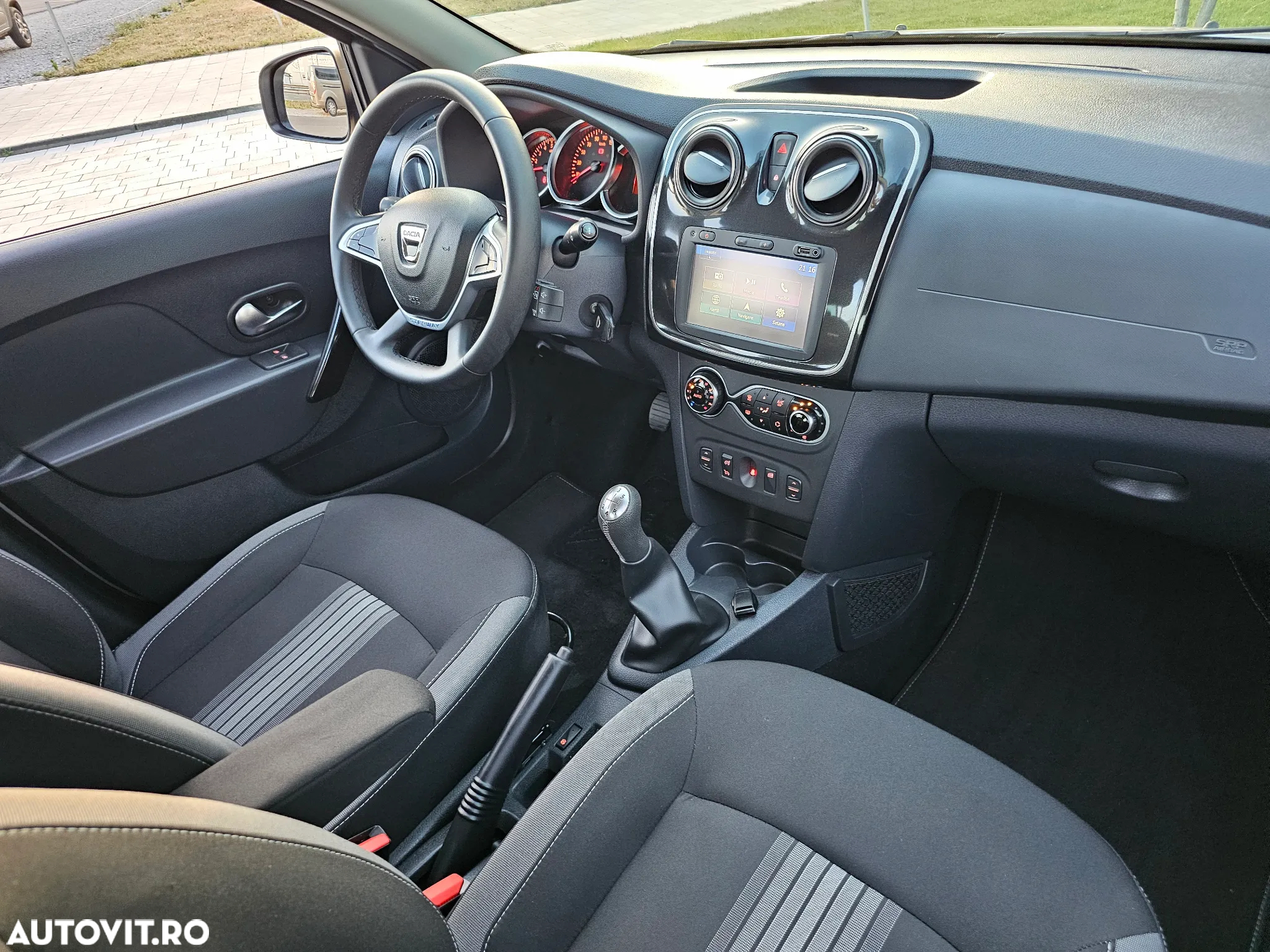 Dacia Sandero TCe 90 Celebration - 8