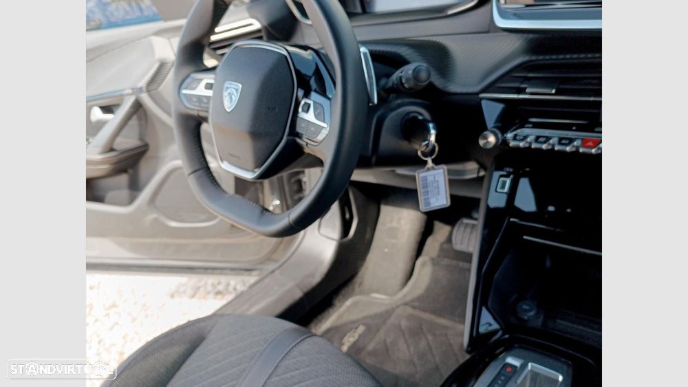 Peugeot 2008 1.2 Hybrid Allure e-DCS6 - 21
