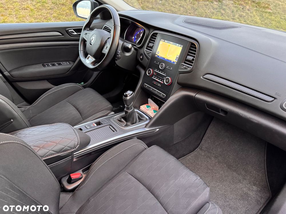Renault Megane TCe 140 GPF LIMITED - 8