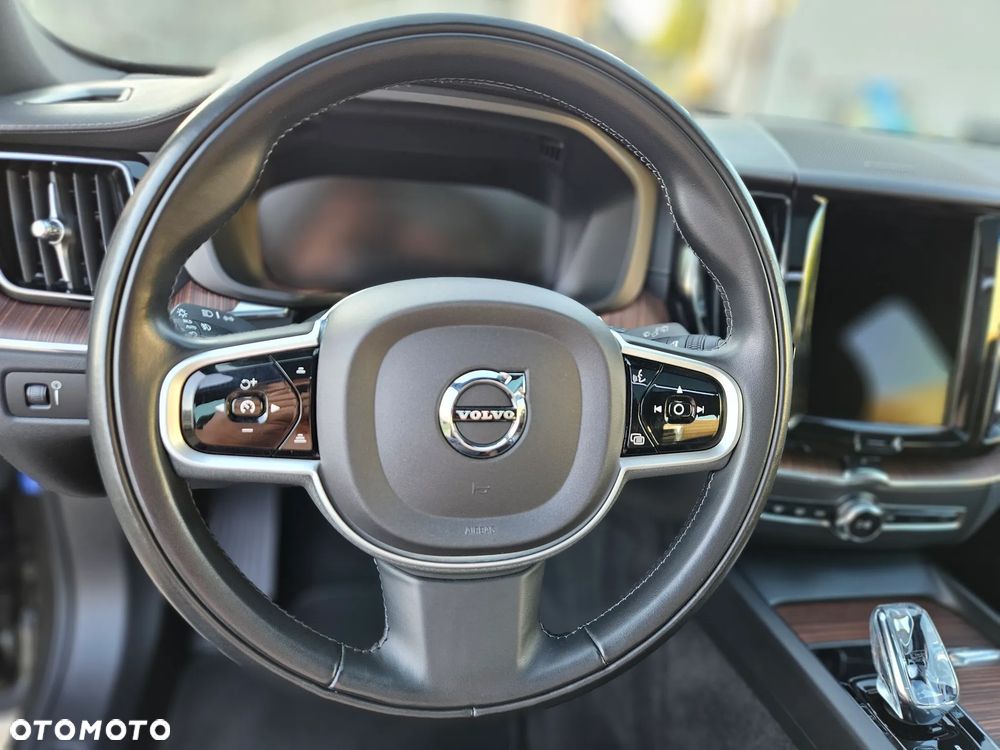 Volvo XC 60 B4 D AWD Essential - 20