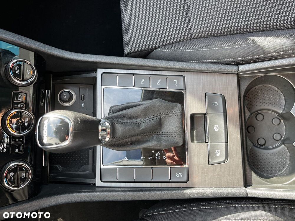 Skoda Superb 2.0 TDI SCR Style DSG - 27