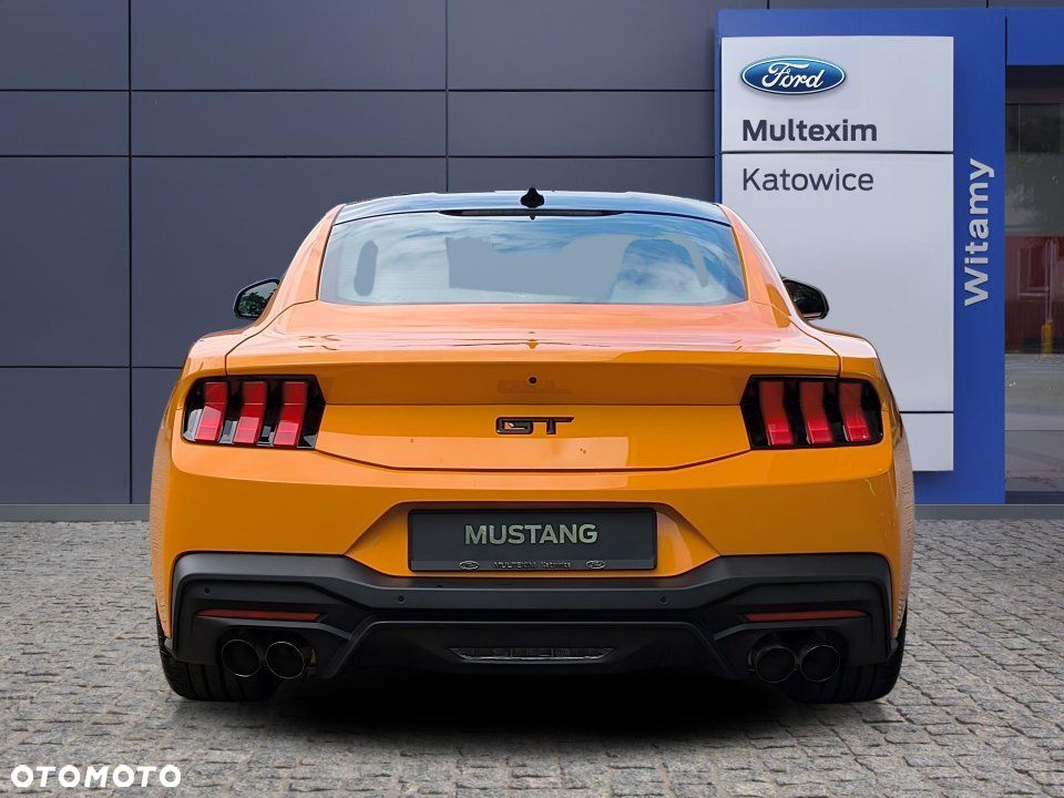 Ford Mustang - 4