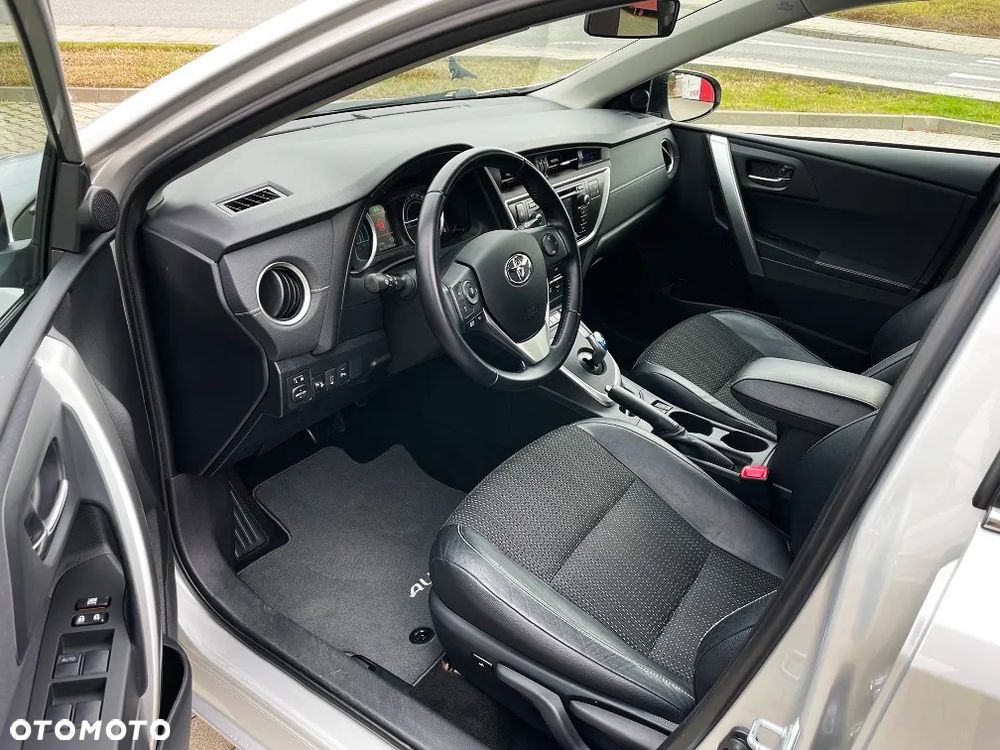 Toyota Auris - 10