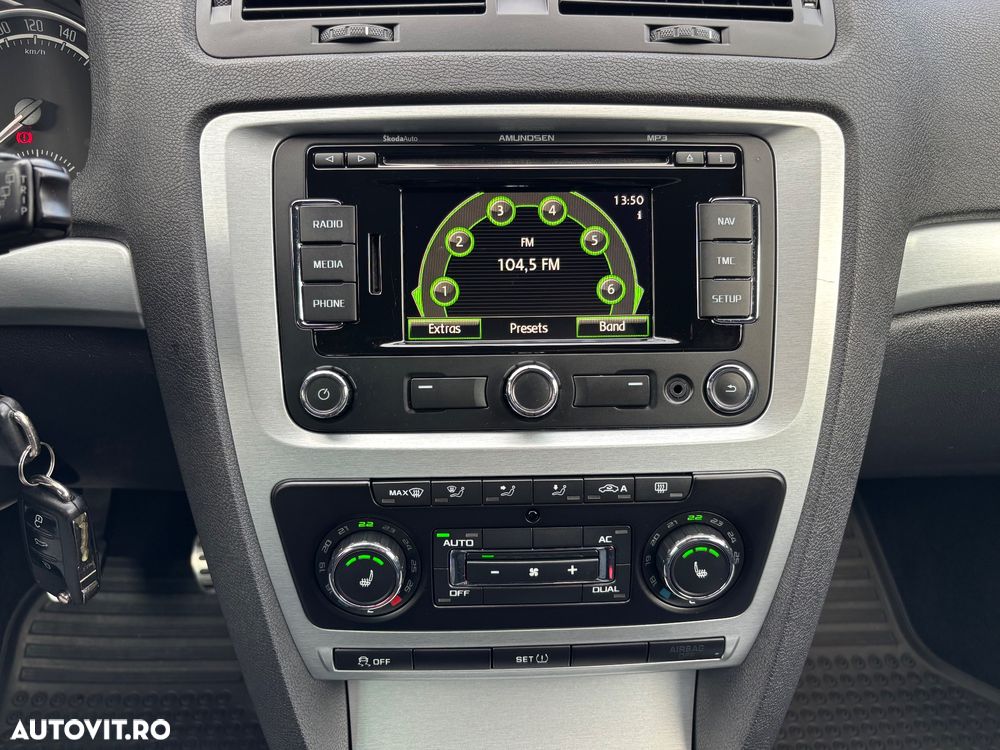 Skoda Octavia Combi 2.0 TDI RS - 16