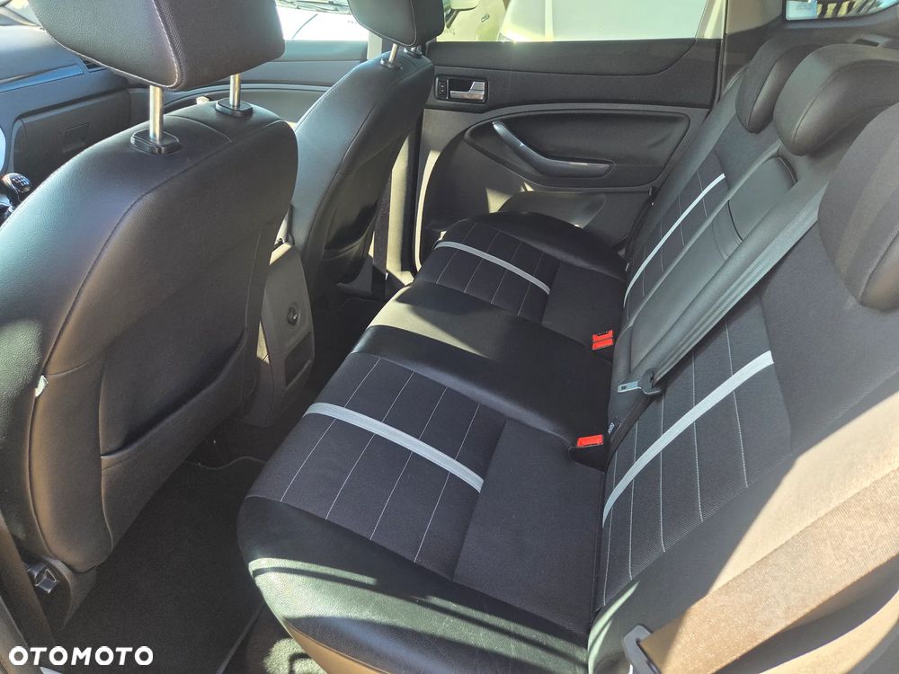 Ford Kuga 2.0 TDCi 4x4 Titanium - 25