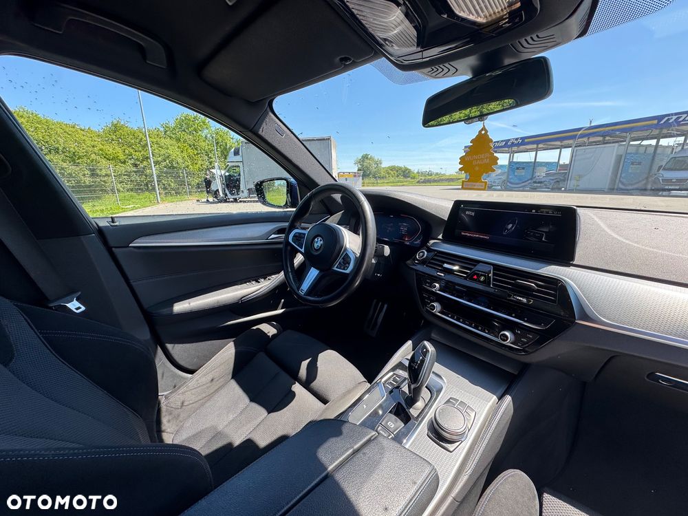BMW Seria 5 518d M Sport - 11