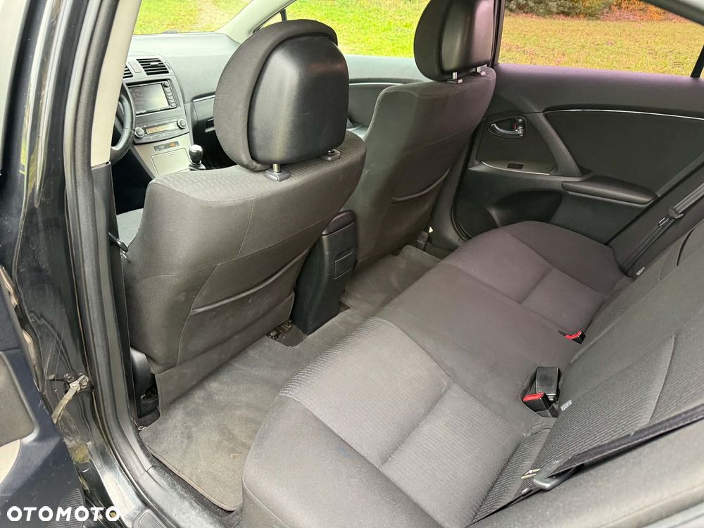 Toyota Avensis - 8