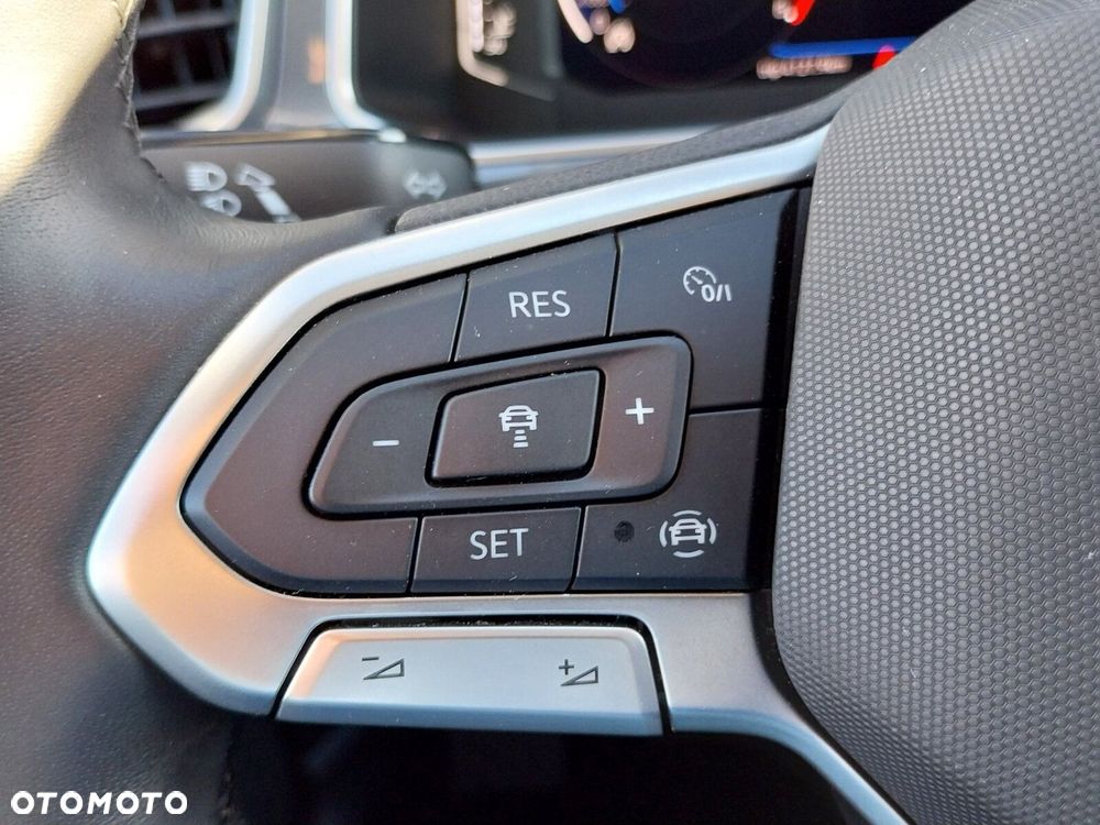 Volkswagen T-Roc - 17