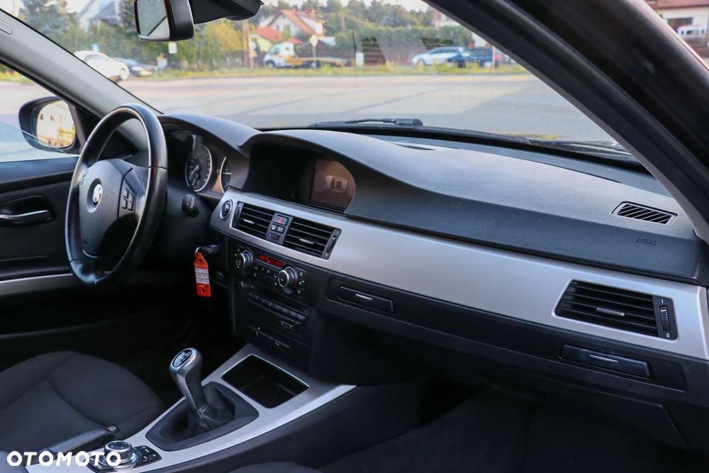 BMW Seria 3 318d - 20