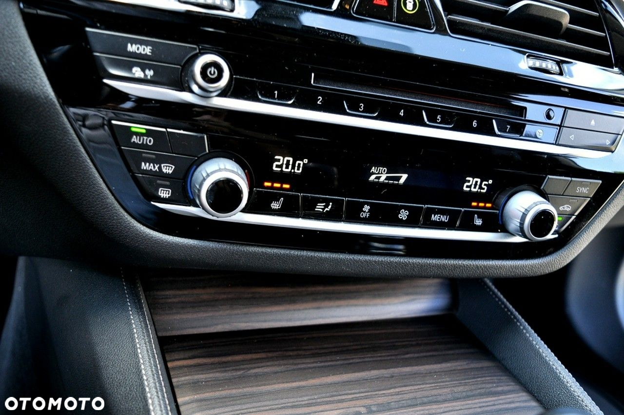 BMW Seria 5 520d Luxury Line sport - 17