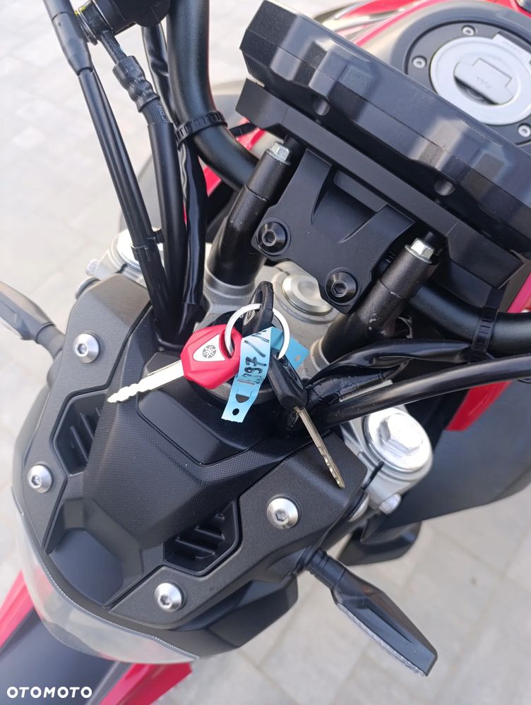 Yamaha MT - 4
