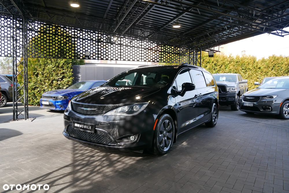 Chrysler Pacifica - 1