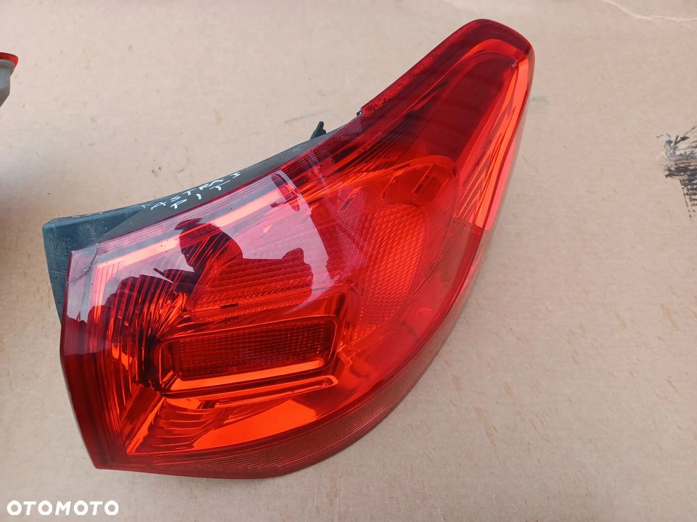 LAMPA TYLNA PRAWA ASTRA J KOMBI LIFT 13282243 - 1