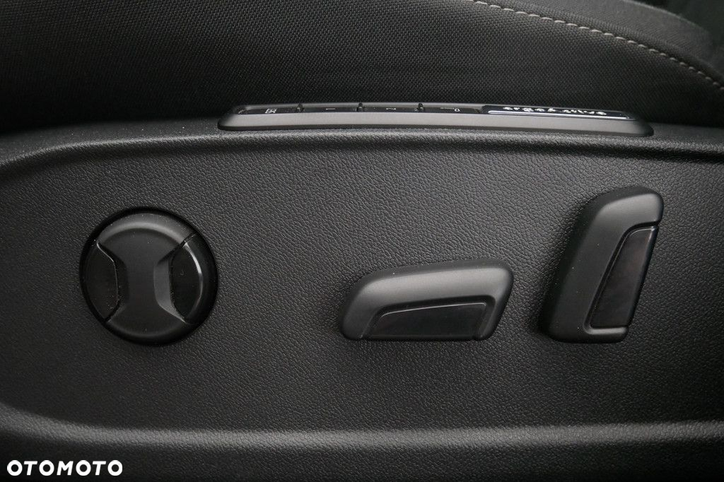 Volkswagen Golf - 25