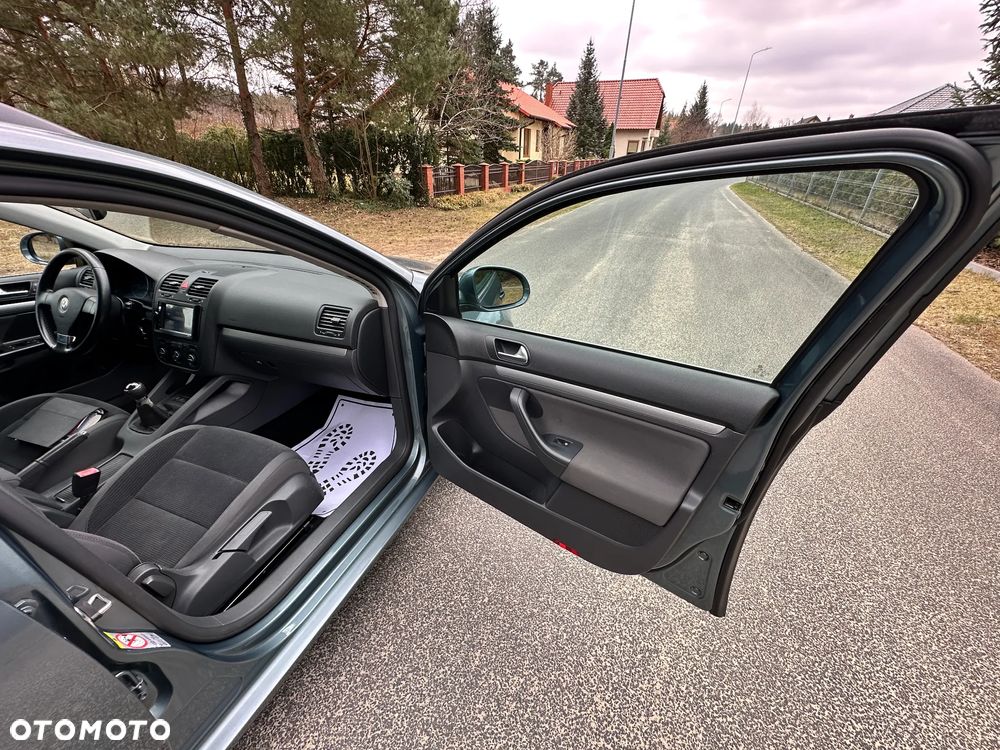 Volkswagen Golf 1.6 Comfortline - 26