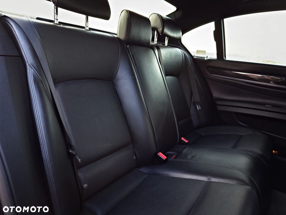 BMW Seria 7 740d - 35