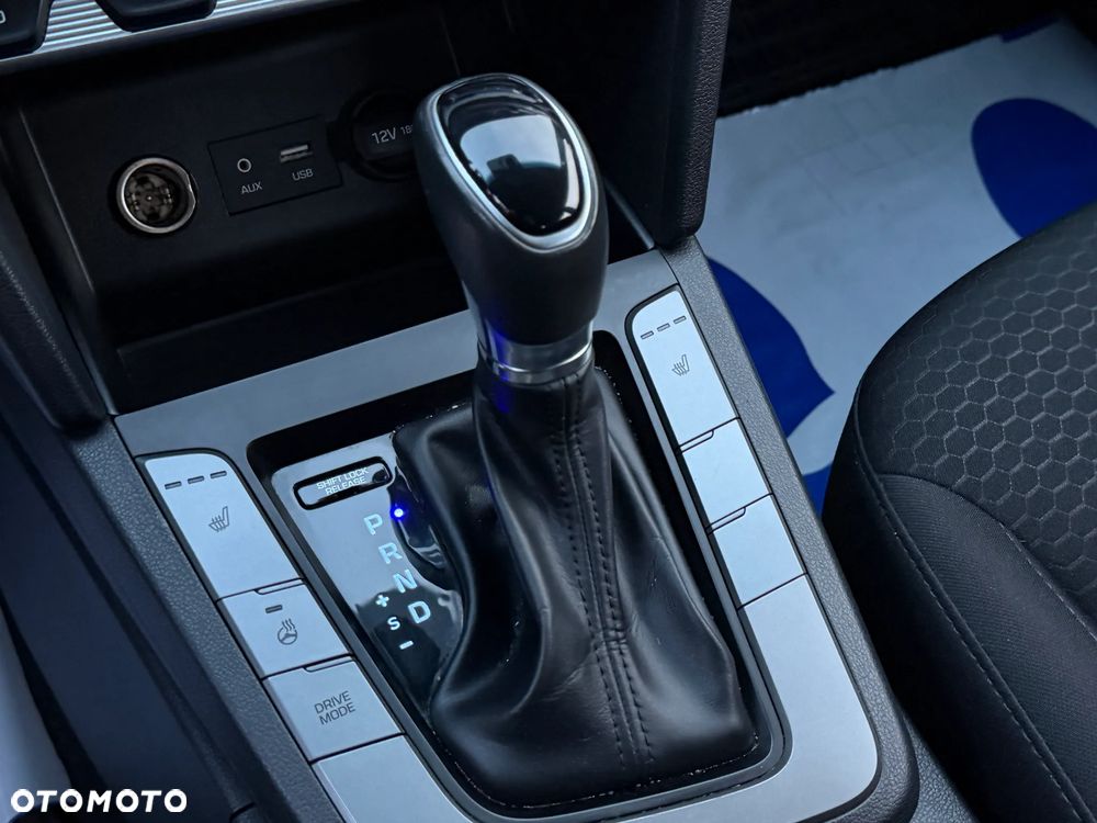 Hyundai Elantra 1.6 Comfort - 23