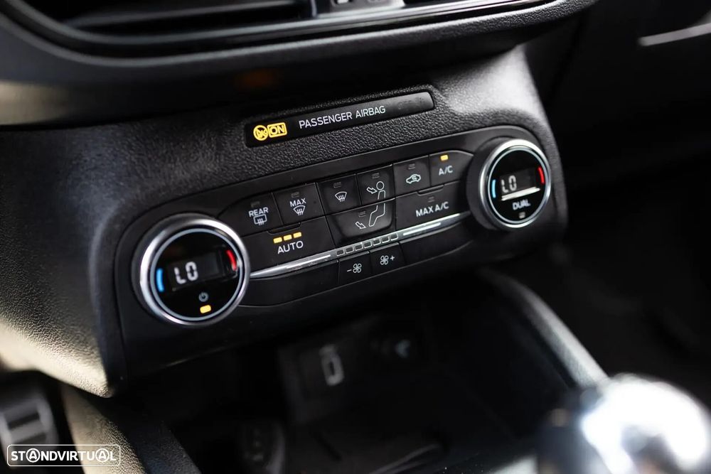 Ford Focus 1.0 EcoBoost S&S ST-LINE - 23