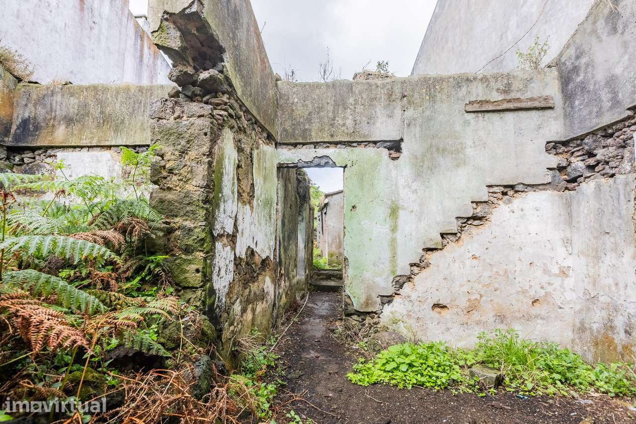 Terreno com ruína - Fajã de Cima - Grande imagem: 4/18