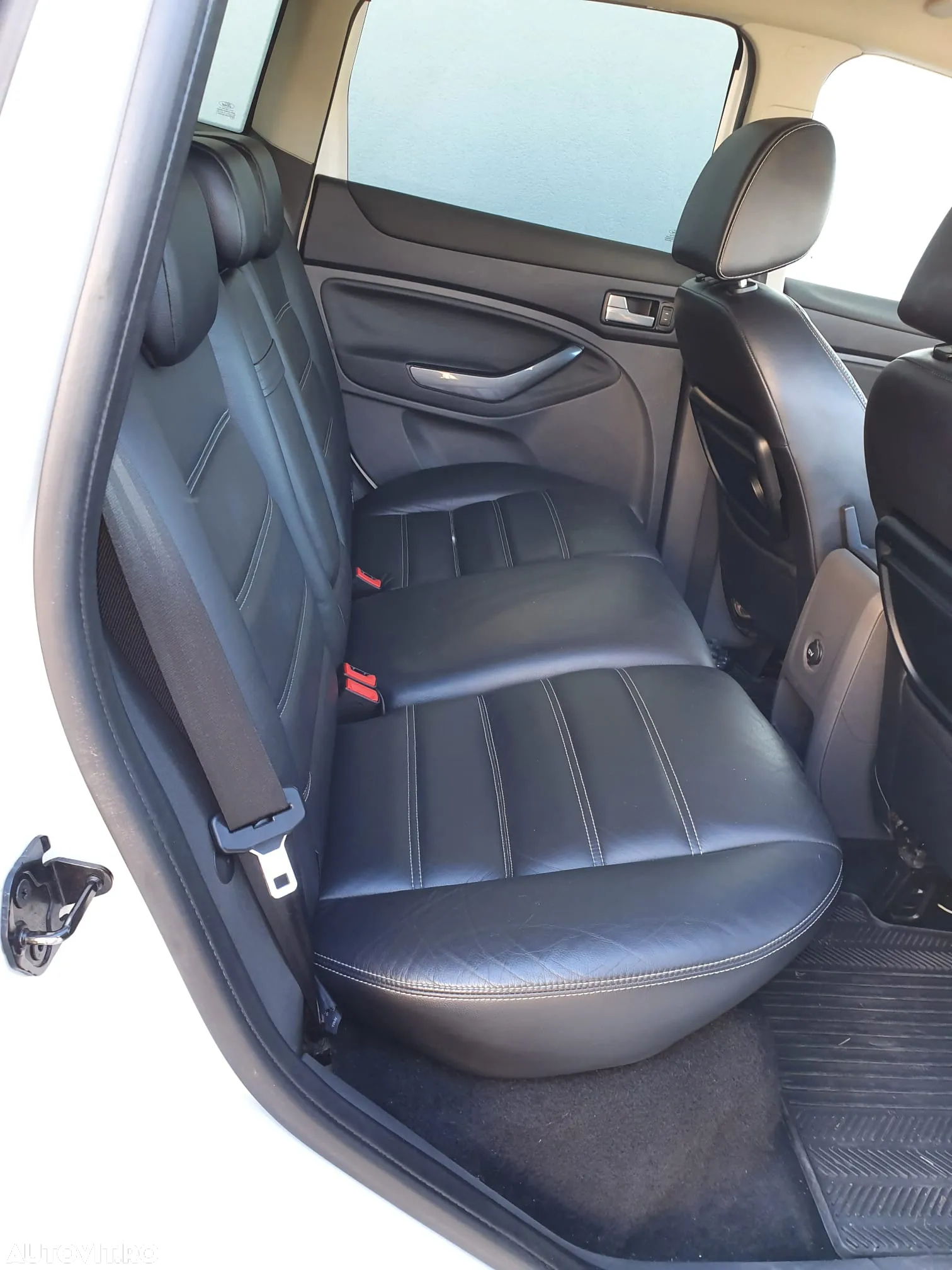 Ford Kuga - 11