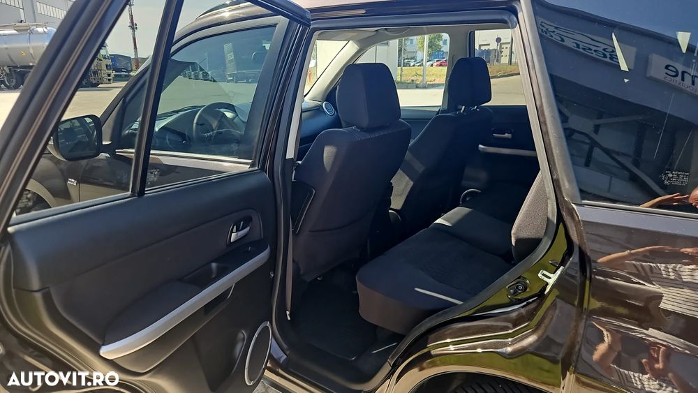 Suzuki Grand Vitara 1.9 DDiS Comfort - 11