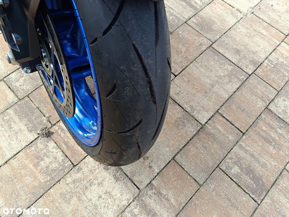 Suzuki GSX 1000 - 24