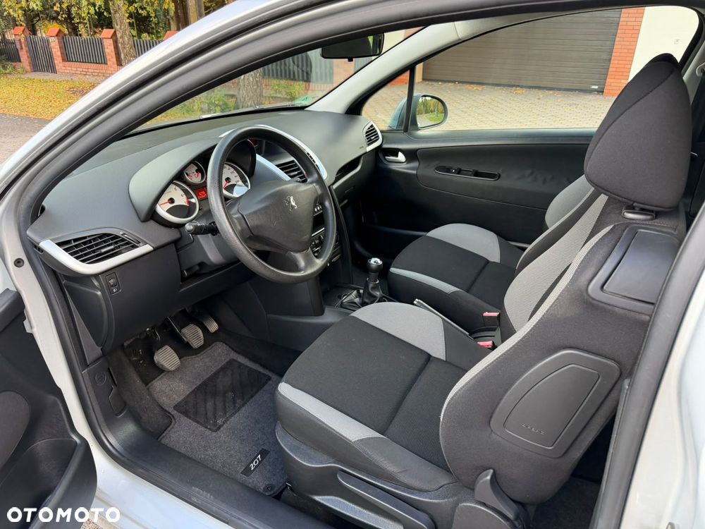 Peugeot 207 - 13
