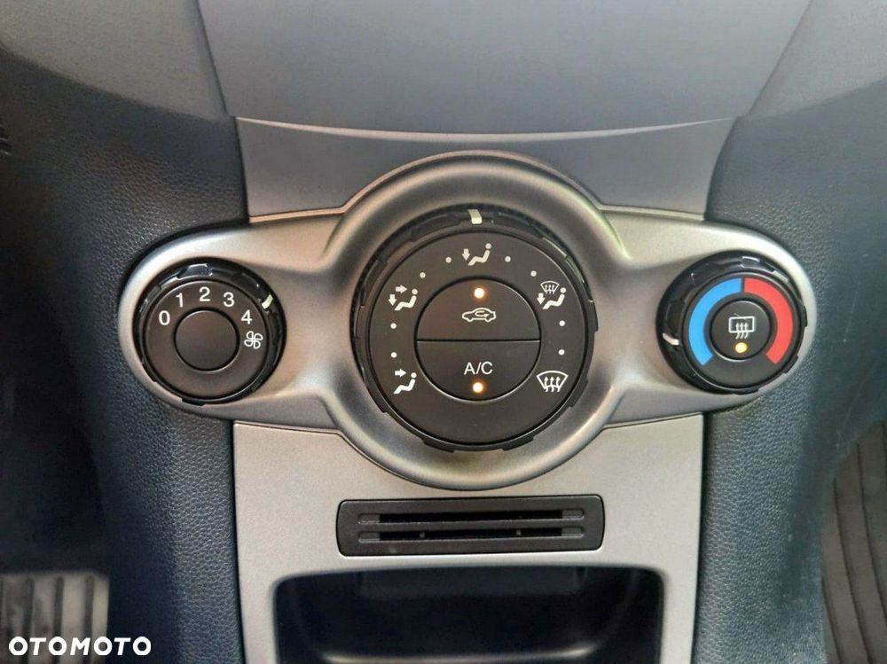 Ford Fiesta - 15